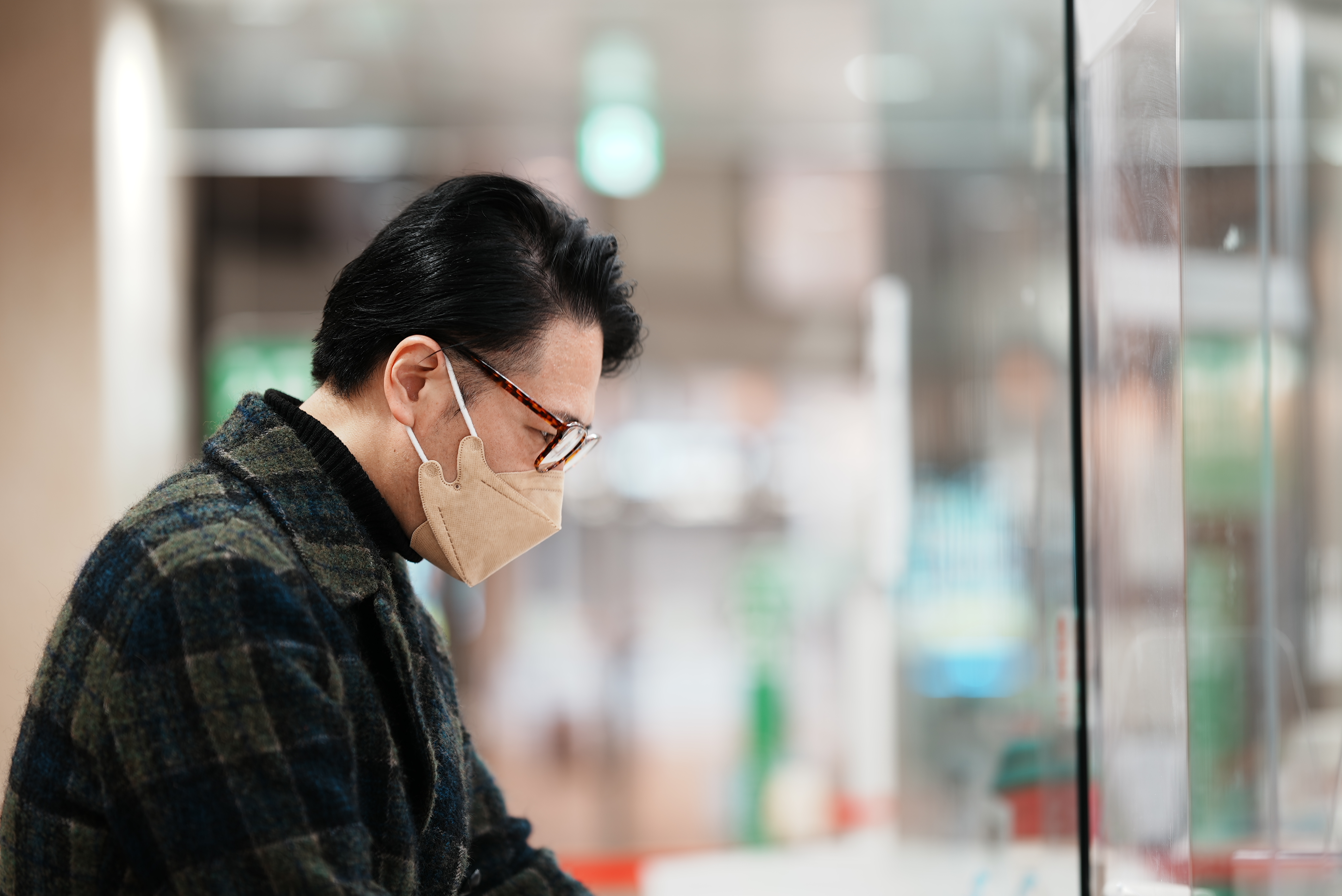 金属の残骸、破壊の痕跡